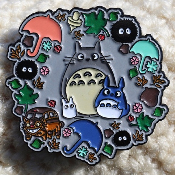 My Neighbor Totoro Large Enamel Pin - Picture 3 of 3